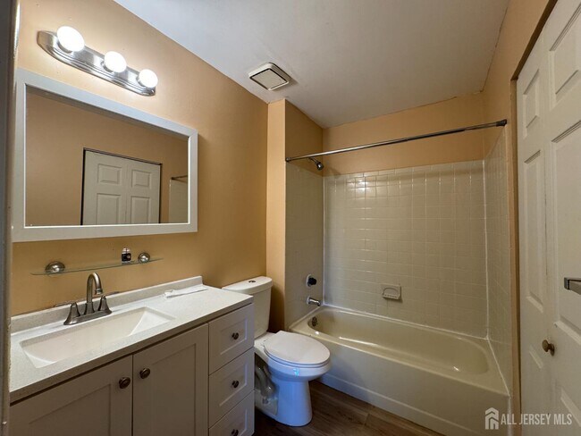 Building Photo - 2015 Aspen Dr