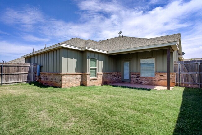 Building Photo - 1/2 off First Months! Rent Newer Cooper Me...