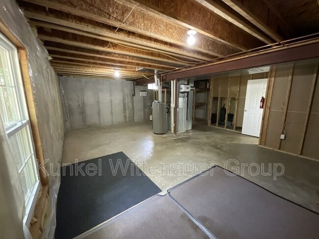 Building Photo - 1545 Fairoaks Dr