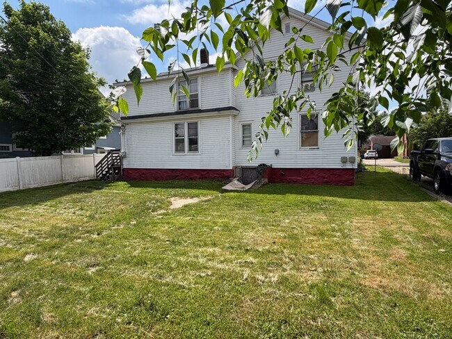 Building Photo - 810 Steuben St