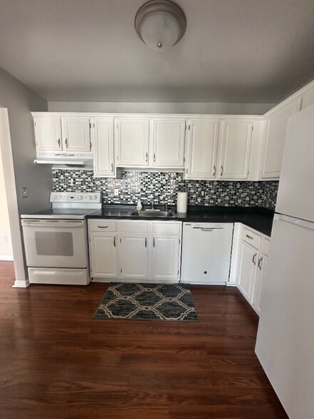 Building Photo - 602 Sunset Ln