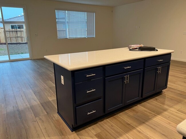 Building Photo - Modern 3 Bedroom, 2 Bath Home Built in 202...