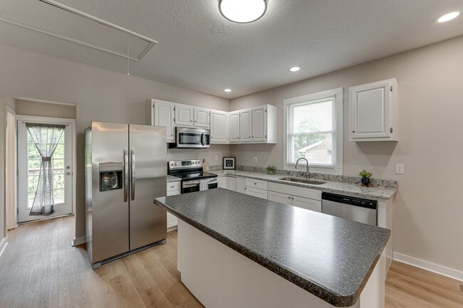 Building Photo - 2 BR 1 BA house for Rent
