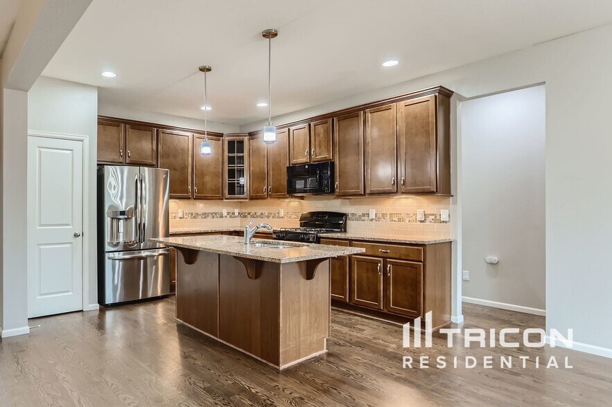 Building Photo - 6354 N Genoa Way