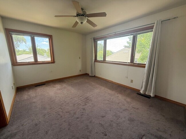 Building Photo - 3202 Chatham Dr