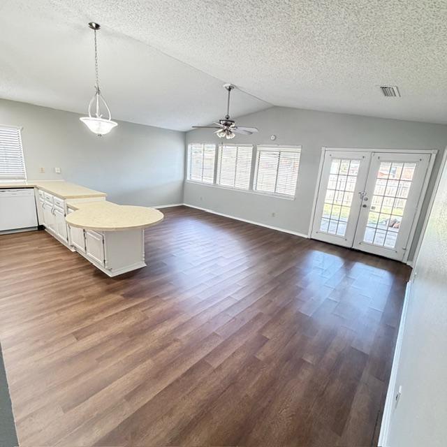 Building Photo - 1401 Panola Dr