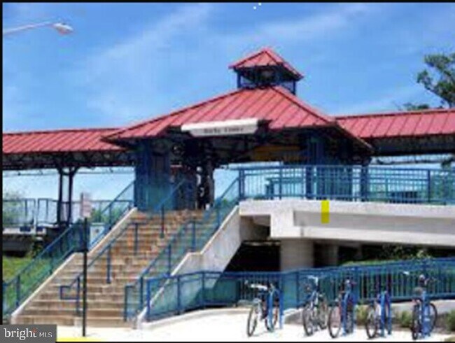 Building Photo - 5800 Cove Landing Rd