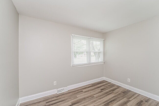 Building Photo - 617 Dunbrook Ln
