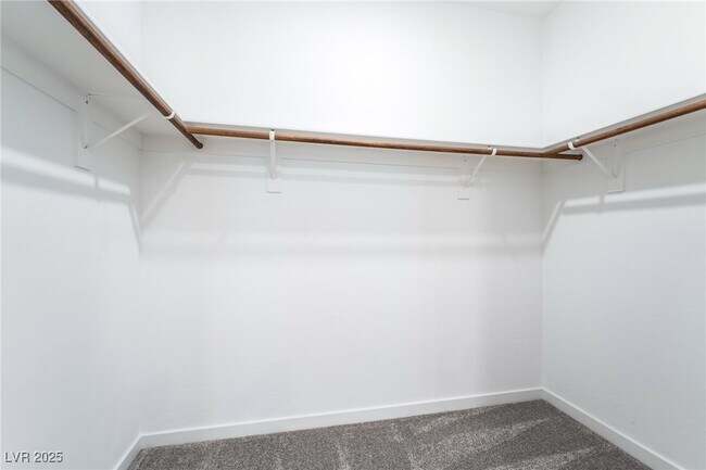 Building Photo - 5730 Sky Pointe Dr