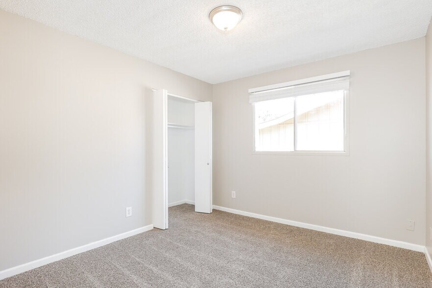 Building Photo - 3039 S Kenneth Pl