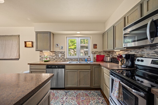 Building Photo - 623 W Florida Cir