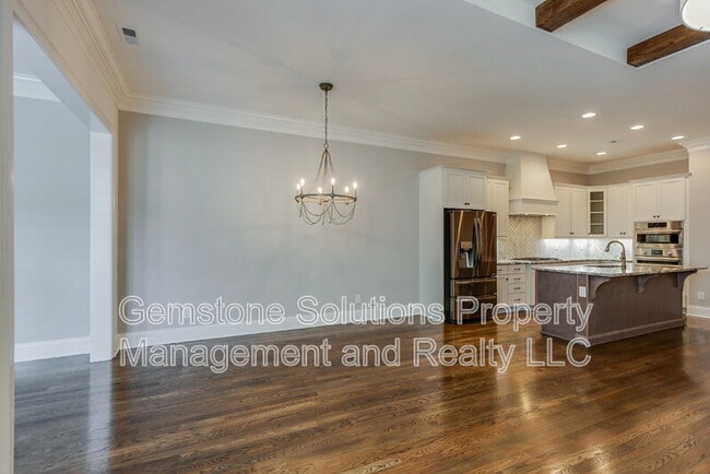 Building Photo - 3006 Hathaway St