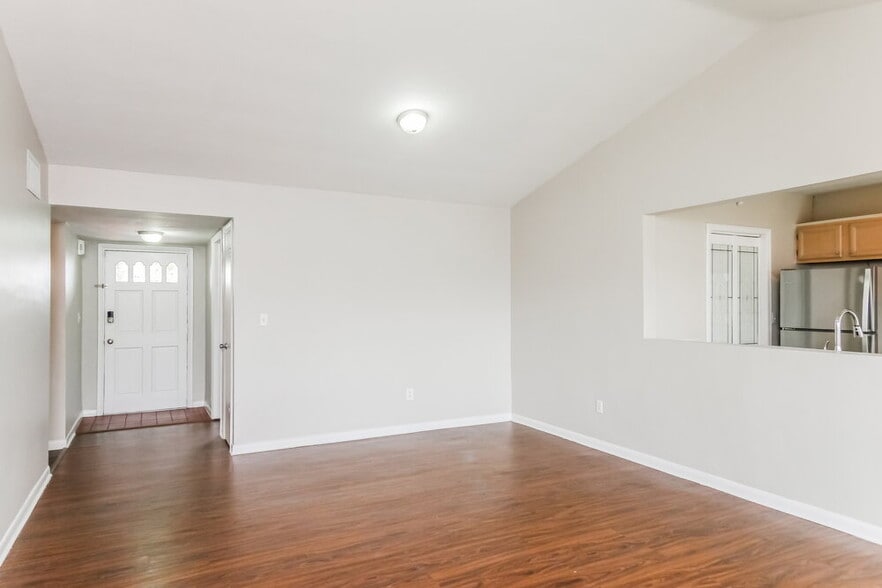 Building Photo - 11010 SW 123rd Ave