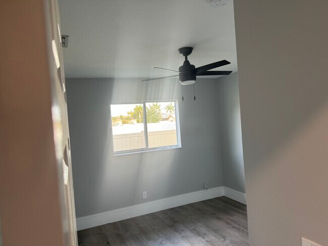 Building Photo - 1614 SW 27th St