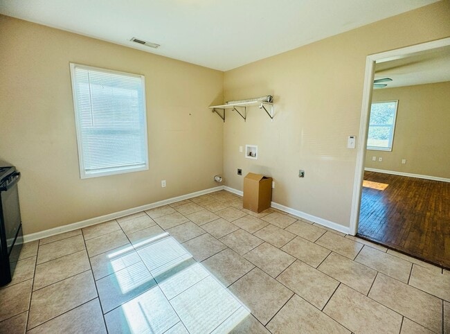 Building Photo - Available to Show