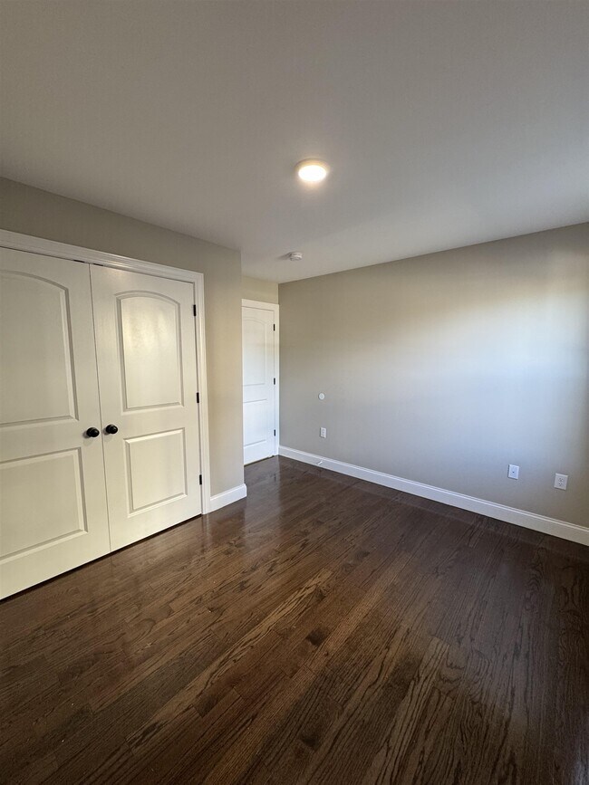 Building Photo - 515 Walnut St