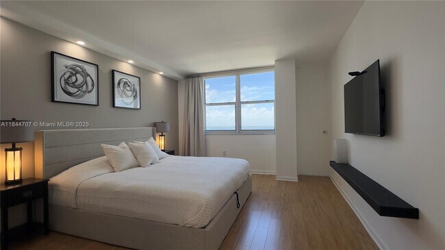 Building Photo - 5701 Collins Ave