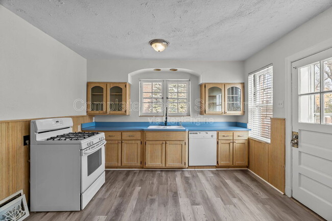 Building Photo - 8026 Wynwood Dr