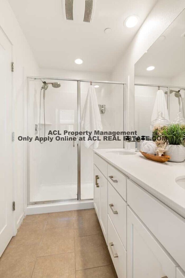 Building Photo - Modern 3BR/3BA Home in Bayshores | 1,542 Sq Ft | Prime Location