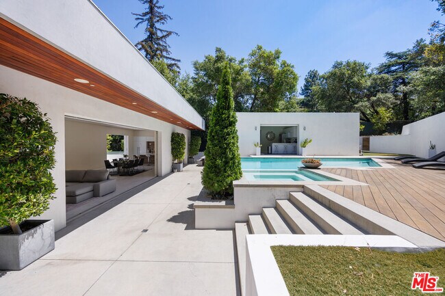 Building Photo - 3542 Knobhill Dr