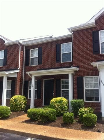 Building Photo - Smyrna Townhome - Ready to Move In