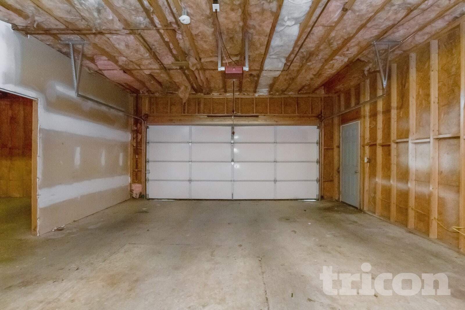 Building Photo - 1048 Whispering Woods Dr