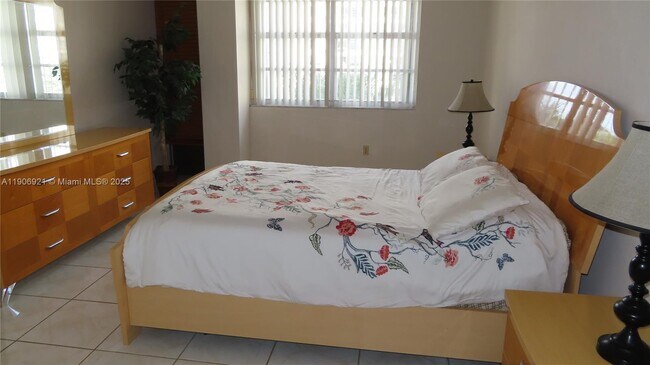 Building Photo - 5701 Collins Ave