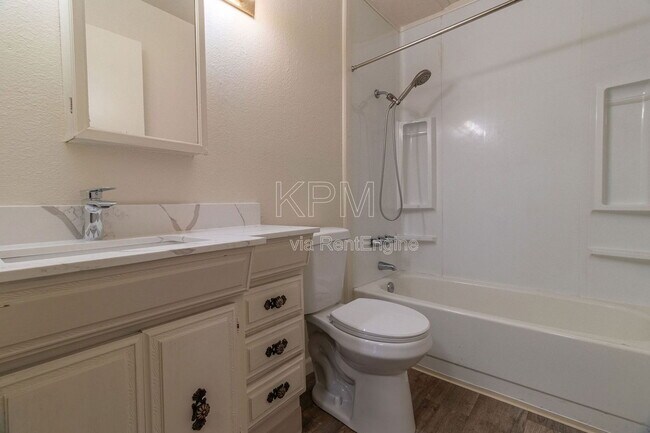 Building Photo - 4332 Pacific Ave