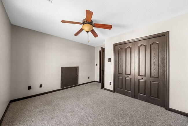 Building Photo - 4 Bedroom Pet Friendly Home For Rent!
