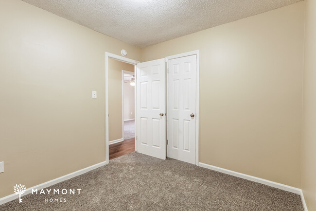 Building Photo - Spacious Four Bedroom