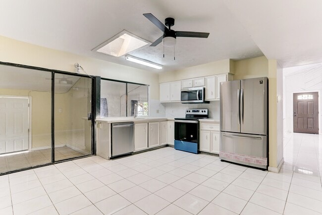 Building Photo - 15530 Camino Del Sol Dr