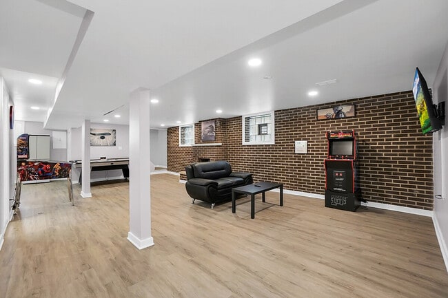 Building Photo - 6059 W 64th St