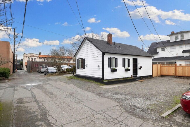 Building Photo - 120 4th Ave N