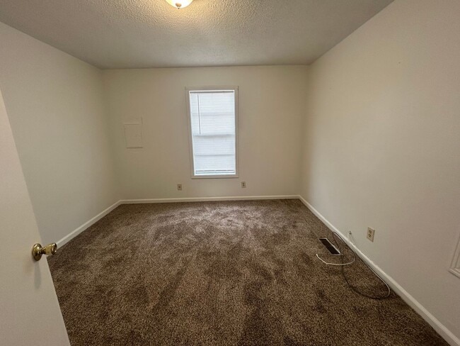 Building Photo - 1122 Tamm St