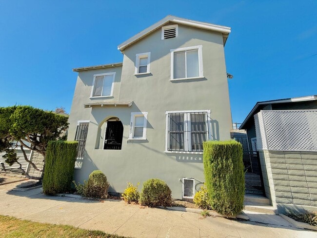 Building Photo - 1801 W 39th St