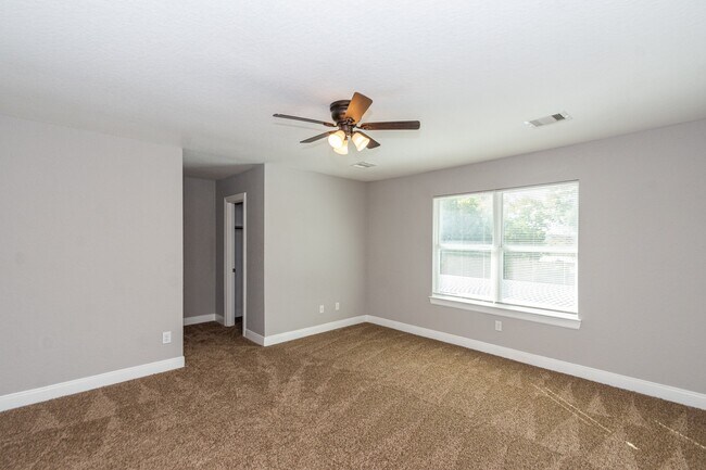 Building Photo - 1053 Willow Oaks Cir