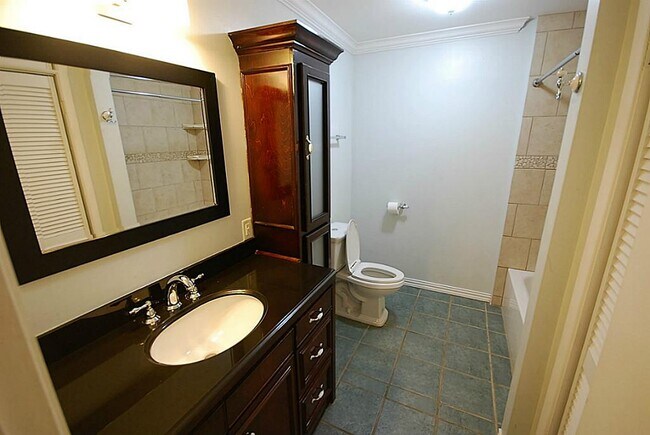 Building Photo - 986 Chamboard Ln