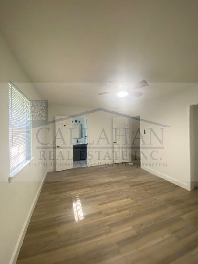 Building Photo - Southwest LR 4 Bedroom Home