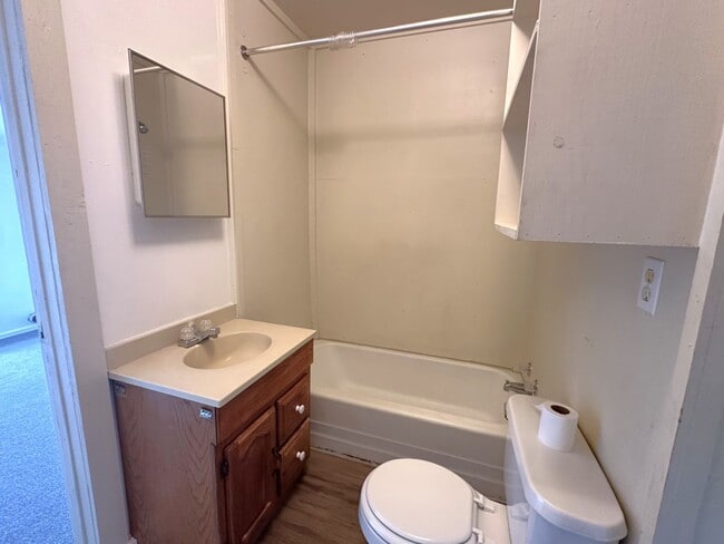 Building Photo - 160 Hebert St