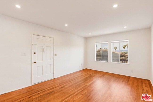 Building Photo - 2710 Bellevue Ave