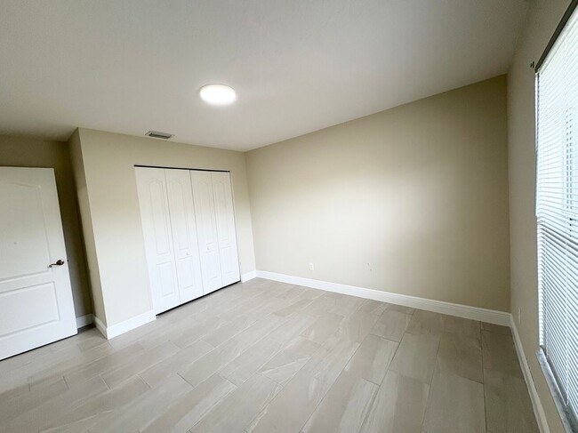 Building Photo - 1565 Emerson Dr SE
