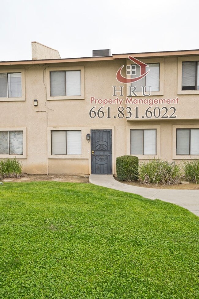 Building Photo - SW-3 bedrooms 2.5 baths condo