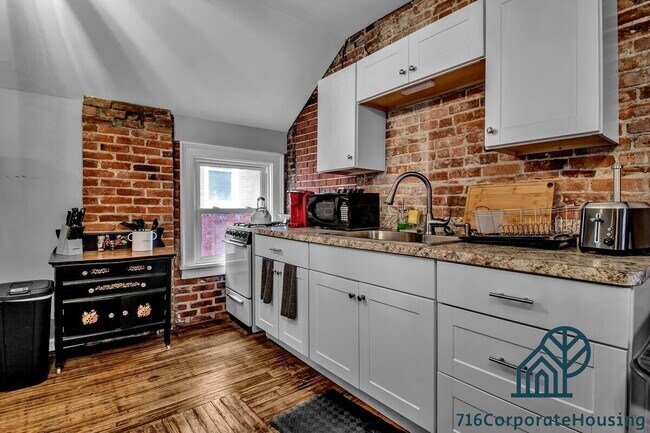 Building Photo - Furnished 1-Bedroom Upper Apartment on Prospect Ave