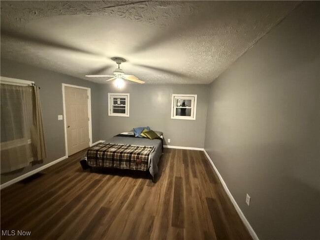 Building Photo - 371 Beth St