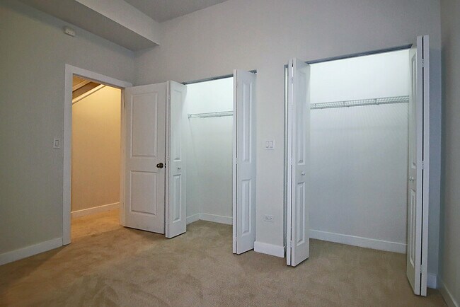 Building Photo - 1956 W Ohio St