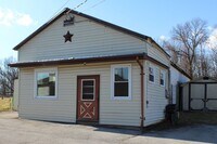 Building Photo - Ranch style