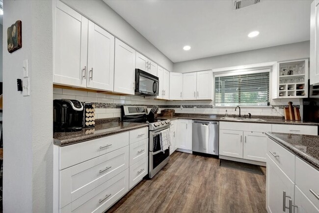 Building Photo - 2610 Loganberry Cir