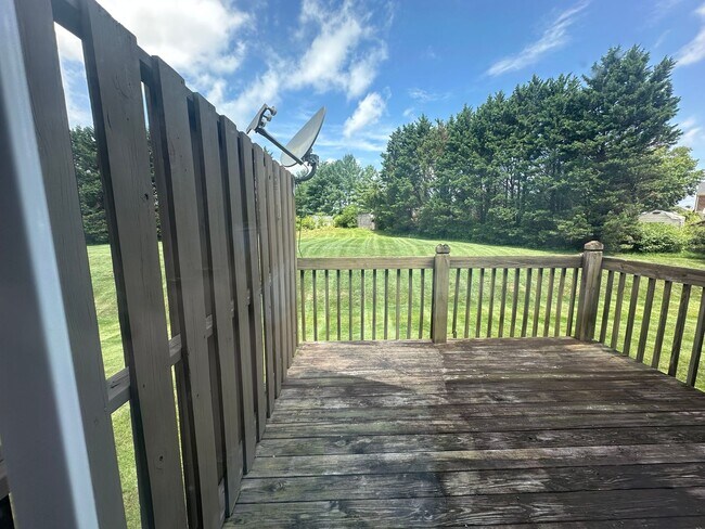 Building Photo - 3 Bedroom Townhouse in Campbell County