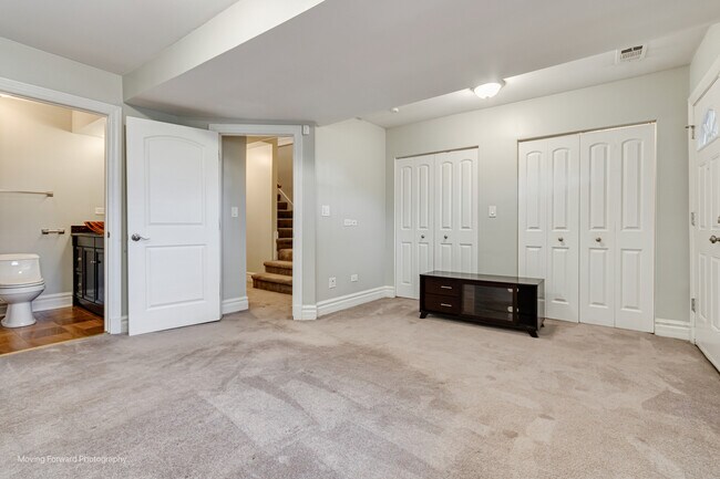 Building Photo - 4852 S Prairie Ave
