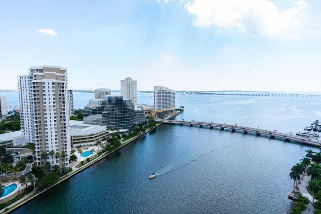 Building Photo - 495 Brickell Ave